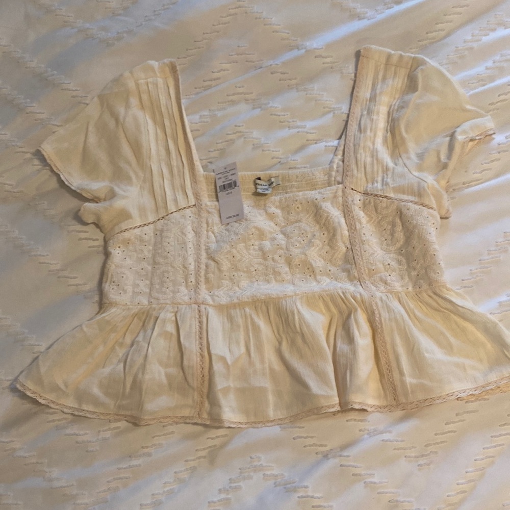 super cute flowy top